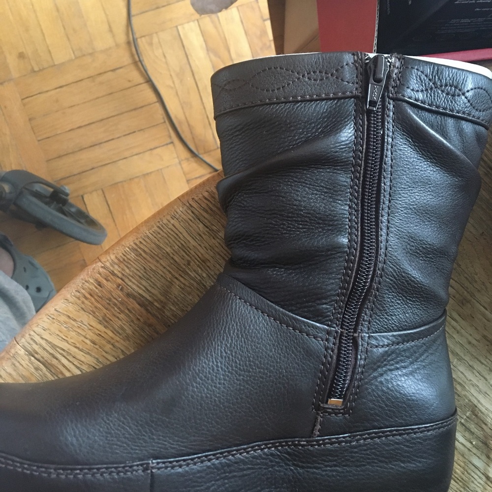 EUC FitFlop Dark Brown Leather Crush Boot Zipper Closure & Microwabbleboard Sole - Picture 8 of 12